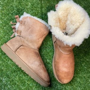 UGG Australia Womens Bailey Bow Suede